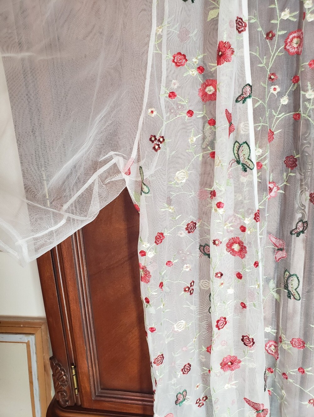 White Embroidered Sheer Robe with Red Floral Accents - Picture 4 of 8